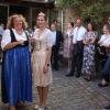 Beim traditionellen Empfang der Weinprinzessin begrüßten Bürgermeisterin Elisabeth Drescher und Weinprinzessin Anna-Lena Zehnter in der Villa Sommerach zahlreicher Ehrengäste.