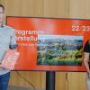 Intendant Johannes Mnich und Elisa Heiligers stellten im Foyer des Hauses das TauberPhilharmonie-Programm der Spielzeit 2022/2023 vor.
