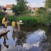 Die"Flotten Töne" lassen symbolisch das Floß in die Streu.
