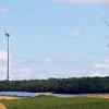 Bergtheim geht mit gutem Beispiel voran. Die Bauleitplanung für weitere Freifeld-Photovoltaikanlagen wird überarbeitet. Das Foto zeigt den Solarpark und Windräder in Dipbach. Bergtheim geht mit gutem Beispiel voran. Die Bauleitplanung für weitere Freifeld-Photovoltaikanlagen wird überarbeitet. Das Foto zeigt den Solarpark und Windräder in Dipbach.