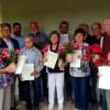 Im Bild (von links): Michael Langer, Brigitte Trost, Kreisvorsitzender Frank Bauer, Bürgermeister Johannes Grebner, Fritz Grebner, Siegfried Müller, Brigitte Salzer, Walter Hey, Helene Pfeil, Obst und Gartenbau Vorsitzender Klaus Neumeister, Oswald Schmitt, Karlheinz Heß, Gertraud Jainta und Rosemarie Roth