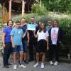 Das Bild zeigt von links (hintere Reihe): Realschulrektorin Diana Romen, die für die Berufsorientierung verantwortliche Lehrkraft Ruven Lotter,   Bürgermeister Uwe Hehn und den Realschulkonrektor Michael Frank sowie einige SchülerInnen der 7. Klasse.