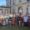 Freundschaft bekräftigt: Die Delegation aus Sommerach mit ihren Gastgebern vor dem Rathaus in Dizy. Freundschaft bekräftigt: Die Delegation aus Sommerach mit ihren Gastgebern vor dem Rathaus in Dizy.