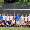 Einen gelungenen Re-Start erlebte der Oberaurach-Pokal, zu dem die fünf Oberauracher Fußball-Vereine angetreten waren. Zum Pokalsieg gratulierten Bürgermeister Thomas Sechser und der Vorsitzende des ausrichtenden SV Neuschleichach Dieter Dümmler (vorne, Mitte) dem SC Trossenfurt Tretzendorf, der sich im Endspiel gegen den SV Fatschenbrunn durchsetzte.
