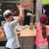 Bäcker Axel Schmitt verriet den Kindern der Grundschule die Geheimnisse eines gute Brotes.