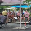 Hier war das Wetter noch gut: Die ersten beiden Stunden von "Sommer in der Stadt" im Biergarten der "Rhönpiraten" konnten die "Los Krawallos" noch unbeschwert aufspielen und sorgten für Stimmung bei den vielen Besuchern. Doch wenig später kam ein großes Gewitter.