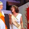 Herzerfrischend zwischen einzelnen Szenen agierten die drei Musen, v.l. Marina Bertignoll (Terpsichore), Birgit Wolf-Kroll (Thalia) und Anina Hornung (Euterpe, die Muse des Flötenspiels) Herzerfrischend zwischen einzelnen Szenen agierten die drei Musen, v.l. Marina Bertignoll (Terpsichore), Birgit Wolf-Kroll (Thalia) und Anina Hornung (Euterpe, die Muse des Flötenspiels)
