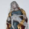 Eine Pieta schmückt den Altarraum. Eine Pieta schmückt den Altarraum.