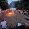 Auf dem Foto die Teilnehmer am Lagerfeuer.