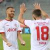 Nach dem 2:1 gegen Vilzing konnten die Würzburger Kickers jubeln: Benyas Solomon Junge-Abidol und Maximilian Zaiser klatschten nach Spielende ab. Ob sie sich heute auch freuen können?