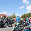 Motorräder und Mopeds gehörten bei der Oldtimerausstellung dazu.