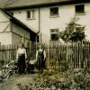 Mit der Gartenstadt wurde die Wohnungsnot in Schweinfurt bekämpft. Zu den Häusern gehörte auch ein Garten. Mit der Gartenstadt wurde die Wohnungsnot in Schweinfurt bekämpft. Zu den Häusern gehörte auch ein Garten.
