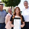 Marie Körner hat ihre Ausbildung zur Kauffrau im Gesundheitswesen mit Bestnoten abgeschlossen. Dazu gratulierten ihr (von links) Andreas Stolzenberger (Leiter der Personalabteilung), Christine Schätz (Ausbildungsleiterin) und Karsten Eck (Krankenhausdirektor).