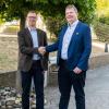 Arnulf Koch (rechts) löst Ulrich Schemmel (links) als Präsident des Rotary-Clubs Gerolzhofen-Volkach ab.