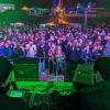 Große Bühne: Die DJs sorgten für ausgelassene Stimmung in der Partymenge, die im Regen sang und tanzte.