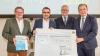 Gesundheitsminister Klaus Holetschek (Zweiter von links) brachte einen Scheck über 1,2 Millionen Euro mit. Da gab es strahlende Gesichter bei (von rechts) Bezirkstagspräsident Erwin Dotzel, Klinikleiter Professor Christian Hendrich und Landtagsabgeordneten Gerhard Eck. Gesundheitsminister Klaus Holetschek (Zweiter von links) brachte einen Scheck über 1,2 Millionen Euro mit. Da gab es strahlende Gesichter bei (von rechts) Bezirkstagspräsident Erwin Dotzel, Klinikleiter Professor Christian Hendrich und Landtagsabgeordneten Gerhard Eck.