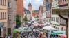 Trotz gelegentlicher Regenschauer füllte sich die Ochsenfurter Altstadt beim ersten Ochsenfest nach der Corona-Zwangspause. 