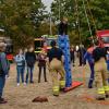 Viel Spaß beim Kistenstapeln hatten die Kinder mit der Freiwilligen Feuerwehr. Viel Spaß beim Kistenstapeln hatten die Kinder mit der Freiwilligen Feuerwehr.