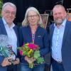 Zum Ehrenvorsitzenden ernannt wurde Thomas Hellmuth, hier mit Gattin Renate und Landrat Thomas Eberth. Zum Ehrenvorsitzenden ernannt wurde Thomas Hellmuth, hier mit Gattin Renate und Landrat Thomas Eberth.