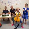 Im Ferienprogramm konnten sich Kinder bei Mareike Zenglein-Apfelbacher spielerisch an Musikinstrumente herantasten.
