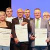 Die für 40 bzw 50 Jahre Geehrten mit (links) Dieter Ehrenfels (Vizepräsident),  Michael Bissert (Präsident) und  (rechts) Josef Hofmann (Vizepräsident) von der Handwerkskammer für Unterfranken.