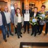 Ehrenbürgerschaft für Alt-Bürgermeister Edmund Wirzberger und Verabschiedung von Gemeinderatsmitglieder: (von links) Adalbert Kunkel, Klaus Eich, Bürgermeister Bernd Steigerwald, Landrätin Sabine Sitter, Ehrenbürger Edmund Wirberger und seine Frau Bärbel, Simone Stenger und Landrat a.D. Thomas Schiebel.