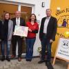 Der Krippenanbau am Haus für Kinder "Zum guten Hirten" ist fertig. Darüber freuen sich (von links) Dekan Ivo Huber, Architektin Stefanie Keller, Bürgermeister Herbert Volkamer, Kinderhausleiterin Claudia Kräutlein und stellvertretender Landrat Robert Finster.