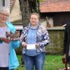 Gottesdienstbeauftragte Elke Dressel (links), KOMM-IN-Vorsitzende Elisabeth Dietz und der Vorsitzende des Johannisvereins, Erhard Scholl  nach der Wortgottesfeier am Franziskusfest.