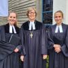 Doppelordination (von links): Pfarrerin z.A. Henrike Acksteiner, Regionalbischöfin Gisela Bornowski und Pfarrerin z.A. Ronja Vinzent.