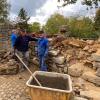 Die dicken Mauern werden neu aufgebaut: Arbeiter der Firma Stihl (Ostheim) sanieren die Stadtmauer im Bereich der Unteren Torgasse in Mellrichstadt. Die dicken Mauern werden neu aufgebaut: Arbeiter der Firma Stihl (Ostheim) sanieren die Stadtmauer im Bereich der Unteren Torgasse in Mellrichstadt.