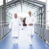 Prof. Peter Baier (links) und Prof. Werner Heinz informieren gemeinsam mit weiteren Referenten beim Online-Patiententag des Caritas-Krankenhaues über neue Therapiemöglichkeiten bei Krebs.