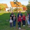 Auf ihren frisch gepflanzten Bienenbaum stieß eine Nachbarschaftsgruppe in Erbshausen-Sulzwiesen an (von links): David, Dennis, Christine und Lukas Flügge, Michael Klafke, Katja Walter-Helk sowie Birgit und Thomas Fröhling. Auf ihren frisch gepflanzten Bienenbaum stieß eine Nachbarschaftsgruppe in Erbshausen-Sulzwiesen an (von links): David, Dennis, Christine und Lukas Flügge, Michael Klafke, Katja Walter-Helk sowie Birgit und Thomas Fröhling.