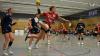 Viola Wolz (Mitte) von der HSG Pleichach beim Wurf. Ihre Mannschaft verlor das Lokalderby in der Handball-Bayernliga gegen Bergtheim.