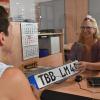 Eine Mitarbeiterin bedient eine Kundin der Zulassungsbehörde: Die Zulassungsbehörde des mit ihren Dienststellen in Tauberbischofsheim, Bad Mergentheim und Wertheim ist am Montag, 17. Oktober, geschlossen. Grund dafür ist die Umstellung des Kfz-Zulassungsprogramms.