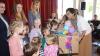 Ruhestand nach 44 Jahren als Kindergartenleiterin: "Ich wünsch‘ dir einen Schutzengel", sangen die Kinder für Elle Steinhäuser zum Abschied und bedankte sich mit einem geheimnisvollen Geschenk.