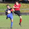 Hoch das Bein: Gianluca Del Do vom TV Haßfurt (rechts) ist hier beim 1:1 gegen den TV Jahn  Schweinfurt etwas schneller am Ball als Mansour Bayat. 
