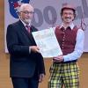 Beim 92. Bundestag des Frankenbundes mit Verleihung des Kulturpreises in Burgebrach: der Bundesvorsitzende des Frankenbundes, Paul Beinhofer (links) und Musiker David Saam.