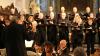 Ein Symbolwerk der Aufklärung: Nicht nur der Dirigent Karl Rathgeber hatte an den Leistungen des Main-Barockorchesters Frankfurt, des Cembalisten Christian Rohrbach und der drei Gesangssolisten seine helle Freude.