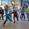 Mit verschiedenen Darbietungen nahmen die Thüngener Kinder ihre "neue" Schule wieder in Besitz.