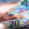 Damit Frauen ihr Schicksal selbst in die Hand nehmen können, müssen sie sich unbedingt mit dem Thema Finanzen auskennen, meint Autorin Claudia Behringen. (Symbolfoto)