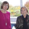 Lieselotte Schmitt (rechts) freute sich über die Glückwünsche von Karlstadts Dritter Bürgermeisterin Anja Baier zu ihrem 90. Geburtstag.