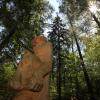 Auf dem Skulpturenweg in Theinheim können Kinder verschiedene Sagenfiguren entdecken, wie diesen kopflosen Reiter. Auf dem Skulpturenweg in Theinheim können Kinder verschiedene Sagenfiguren entdecken, wie diesen kopflosen Reiter.