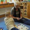 Oma mit Enkel.