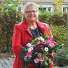 Inge Stephan im direkt an die Geschäftsstelle der Diakonie Schweinfurt grenzenden Garten des Wilhelm-Löhe-Hauses.