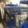 Nach fünf Editionen wird ein Nachfolger gesucht, bei der Organisation der Fairtrade-Aktion: Roland Merz mit einer frisch eingetroffenen Ladung Stadtschokolade. Nach fünf Editionen wird ein Nachfolger gesucht, bei der Organisation der Fairtrade-Aktion: Roland Merz mit einer frisch eingetroffenen Ladung Stadtschokolade.
