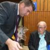 Rekordverdächtig: Seit der Gründung 1946 ist Heinz Eck Mitglied im TSV Rottenbauer. Vorstandsvorsitzender Matthias Purucker (links) gratulierte. Rekordverdächtig: Seit der Gründung 1946 ist Heinz Eck Mitglied im TSV Rottenbauer. Vorstandsvorsitzender Matthias Purucker (links) gratulierte.