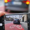 Laut einem Urteil ist es erlaubt, Fahrzeuge von Falschparkern und Falschparkerinnen zu fotografieren.