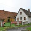 Dieses Wohnhaus in Herbstadt steht seit 15 Jahren leer, die Scheune ist baufällig, jetzt schafft die Gemeinde hier einen Bauplatz. Dieses Wohnhaus in Herbstadt steht seit 15 Jahren leer, die Scheune ist baufällig, jetzt schafft die Gemeinde hier einen Bauplatz.