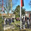 Volkstrauertag in Bad Königshofen: Vereine, Bürgerinnen und Bürger sowie Bürgermeister Thomas Helbling und Pfarrerin Tina Mertten erinnerten mit Diakon Sebastian Krines an die Toten und Gefallenen.