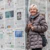 Die 92-jährige Barbara Gehret hat alle Zeitungsartikel der Main-Post, in denen es um die Corona-Pandemie ging, ausgeschnitten und aufbewahrt. Diese wurden nun im Kunstleeren Raum aufgehängt.